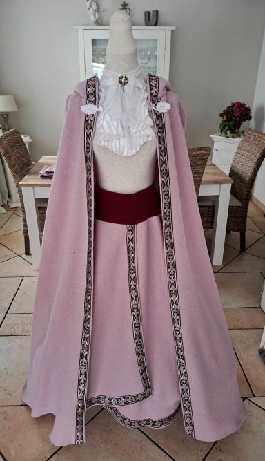 Cape mit runder Kapuze Walkloden rose`